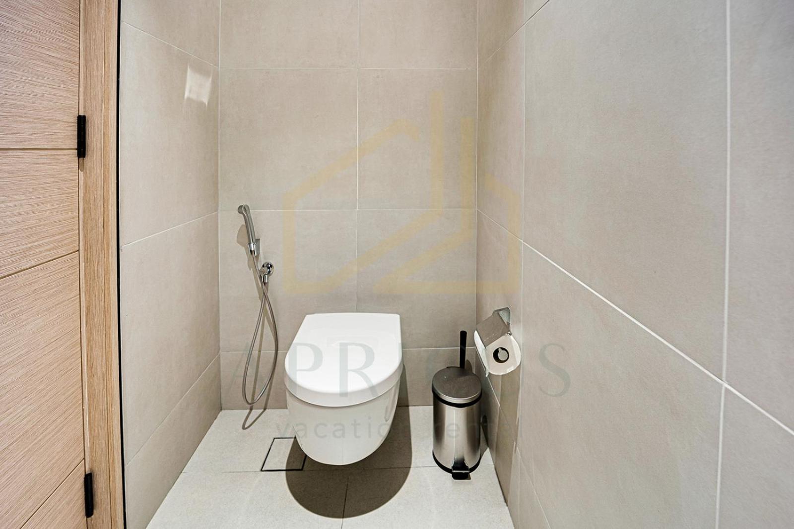 Spacious In Address Apartment *
